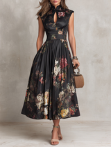 Vestido midi de satén negro plisado