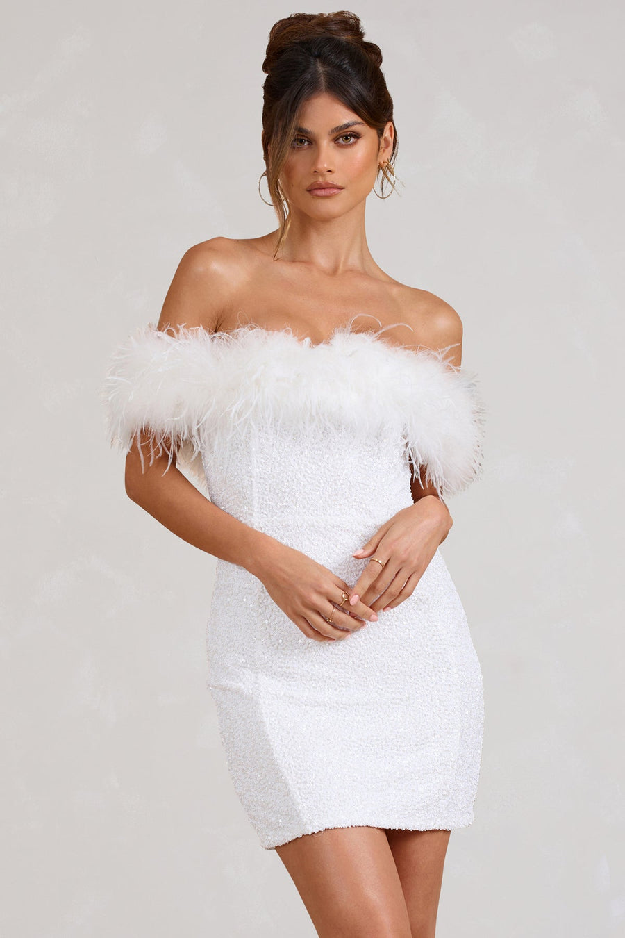 Daniela | Vestido con lentejuelas y plumas