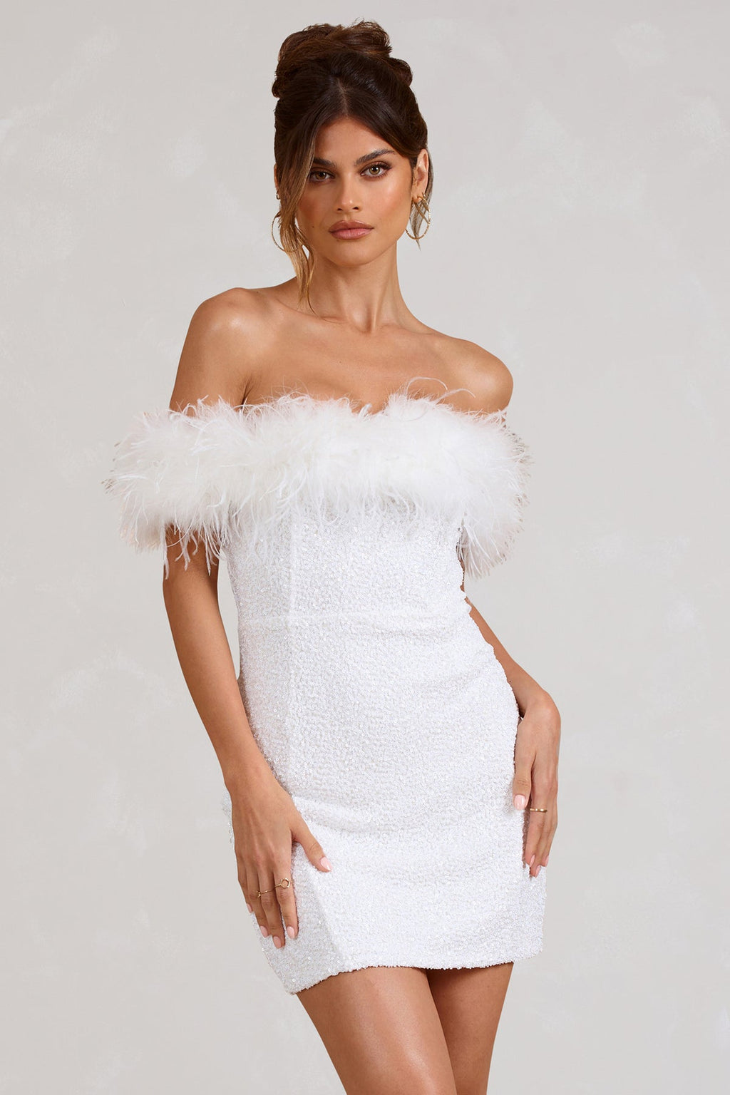 Daniela | Vestido con lentejuelas y plumas