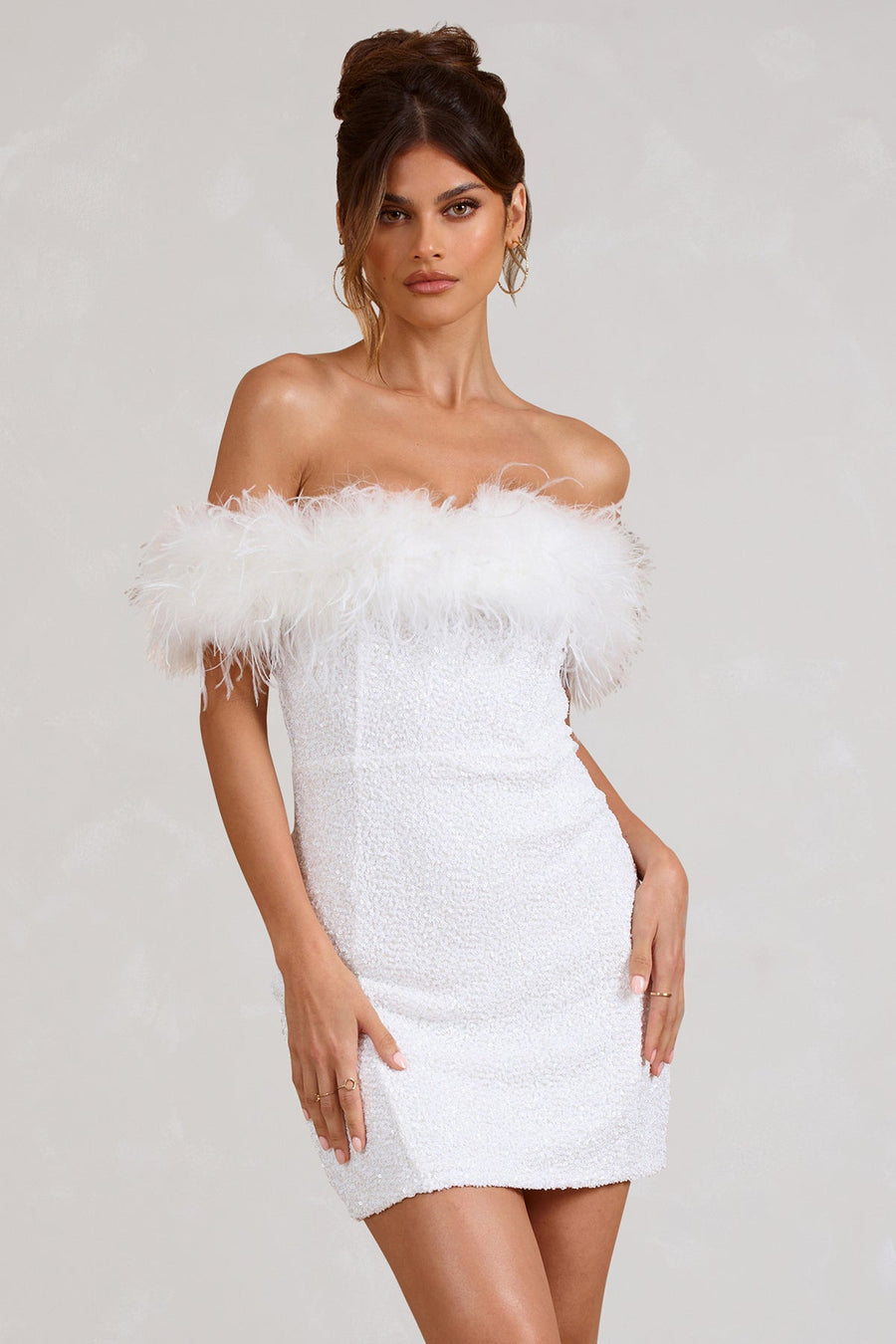 Daniela | Vestido con lentejuelas y plumas