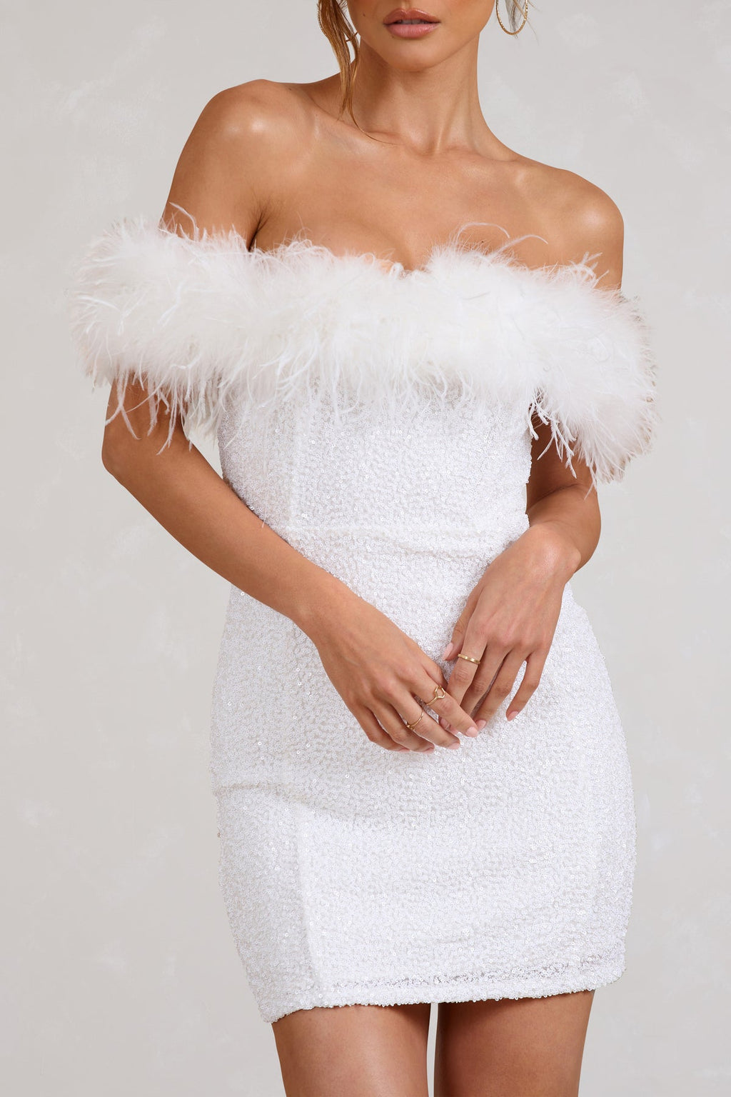 Daniela | Vestido con lentejuelas y plumas