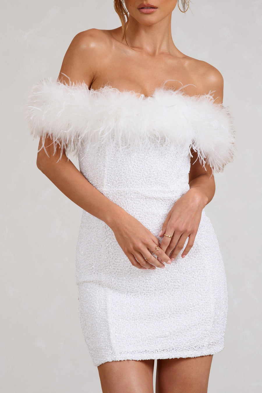 Daniela | Vestido con lentejuelas y plumas