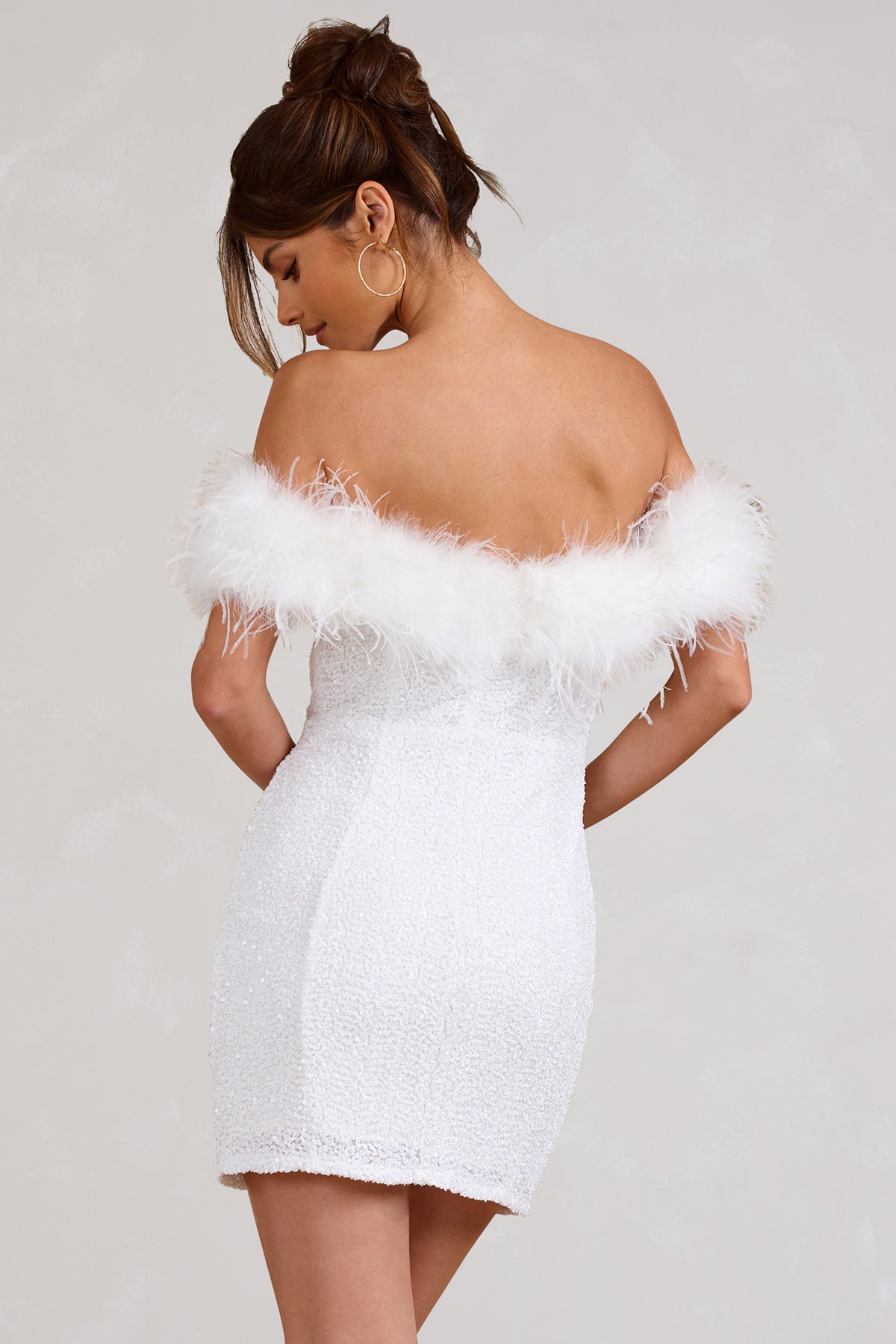 Daniela | Vestido con lentejuelas y plumas