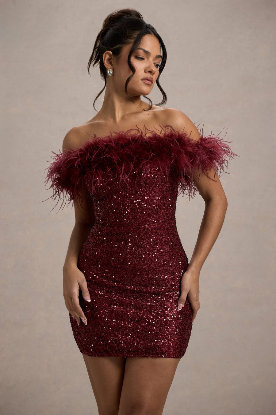 Daniela | Vestido con lentejuelas y plumas